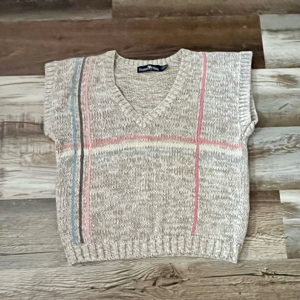 ✰ Super Cute and Comfy Hunters Run Medium Sweater Vest ✰